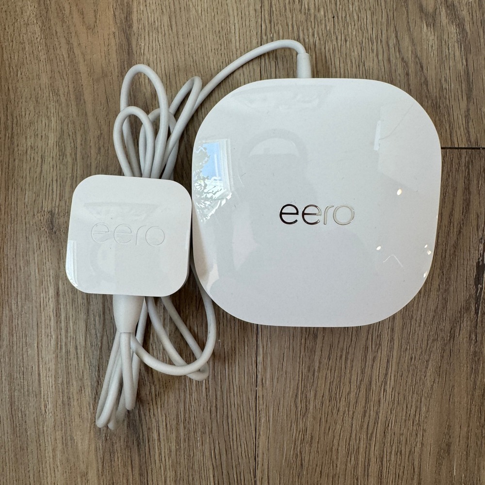 Amazon Eero 6 Mesh WiFi Extender Q010001 White with 15W Power Adapter EUC Tested